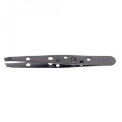 Pęseta skośna do depilacji brwi z dziurkami czarna