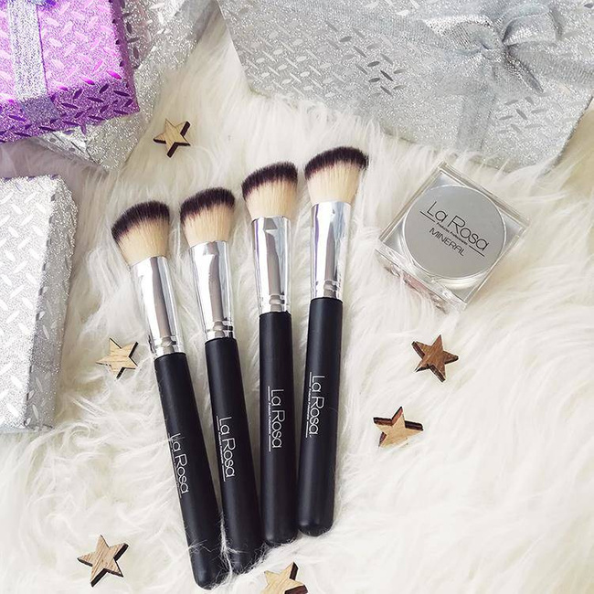 Pędzel do nakładania różu, bronzera i rozświetlacza